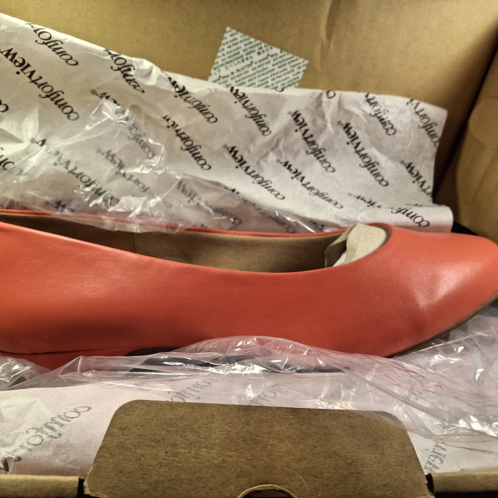 Comfortview Vibrant Coral Women's Flats NIB 10W